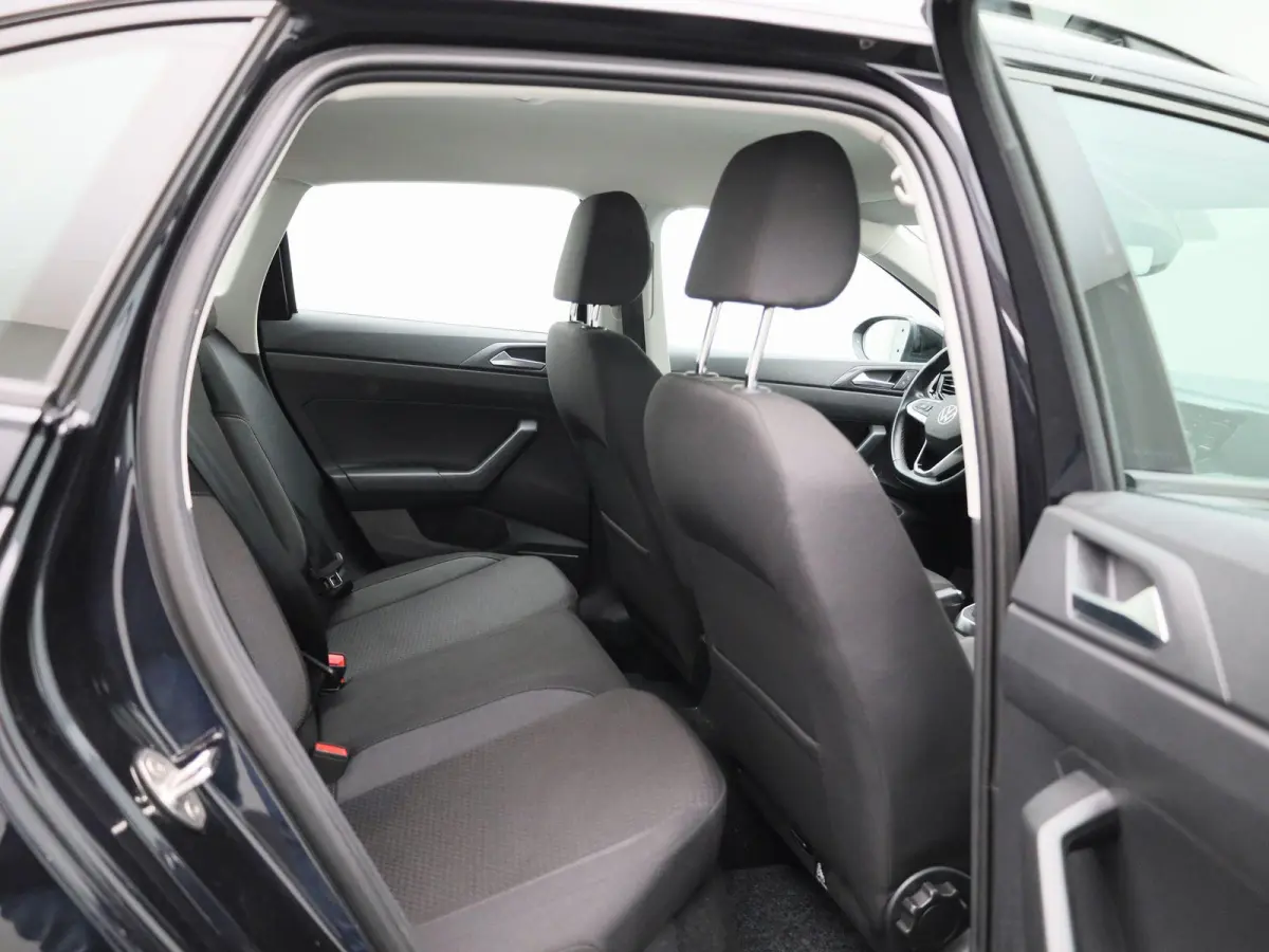 1.0 TSI Life Business | AUTOMATISCHE AIRCO | STOELVERWARMING | APPLE/ANDROID CARPLAY | PARKEERSENSOREN | NAVIGATIE | LICHTMETALEN VELGEN | 12 MAANDEN BOVAG GARANTIE |