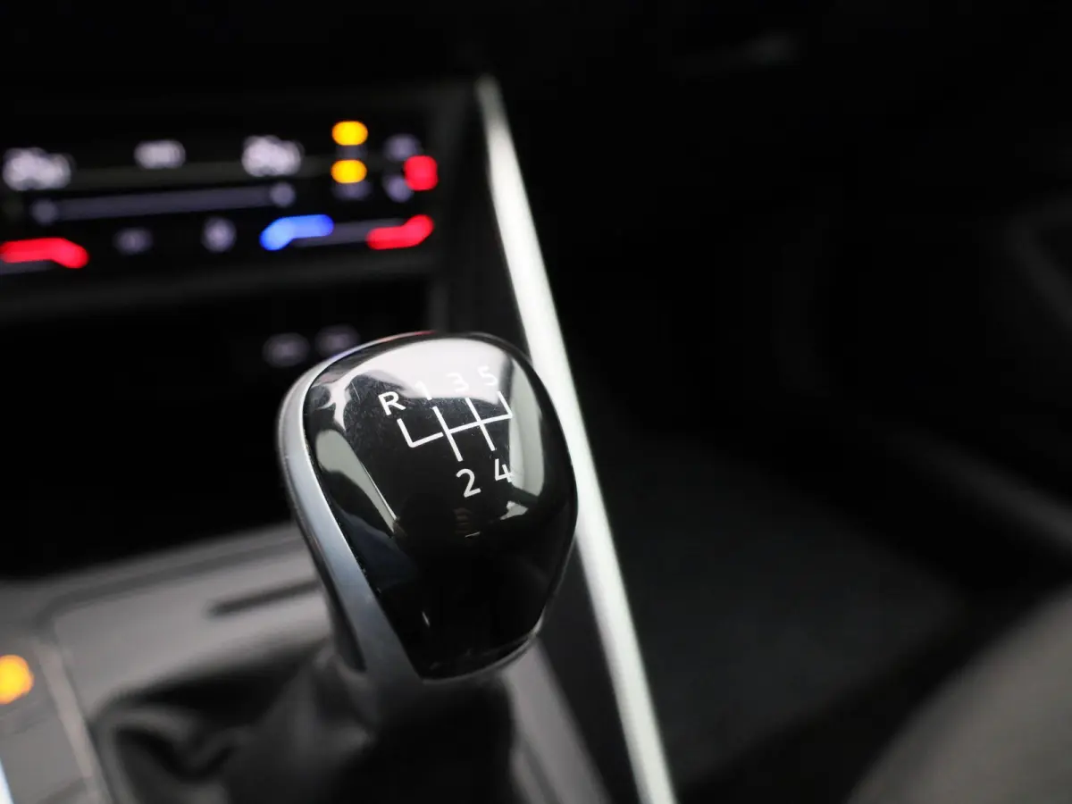 1.0 TSI Life Business | AUTOMATISCHE AIRCO | STOELVERWARMING | APPLE/ANDROID CARPLAY | PARKEERSENSOREN | NAVIGATIE | LICHTMETALEN VELGEN | 12 MAANDEN BOVAG GARANTIE |