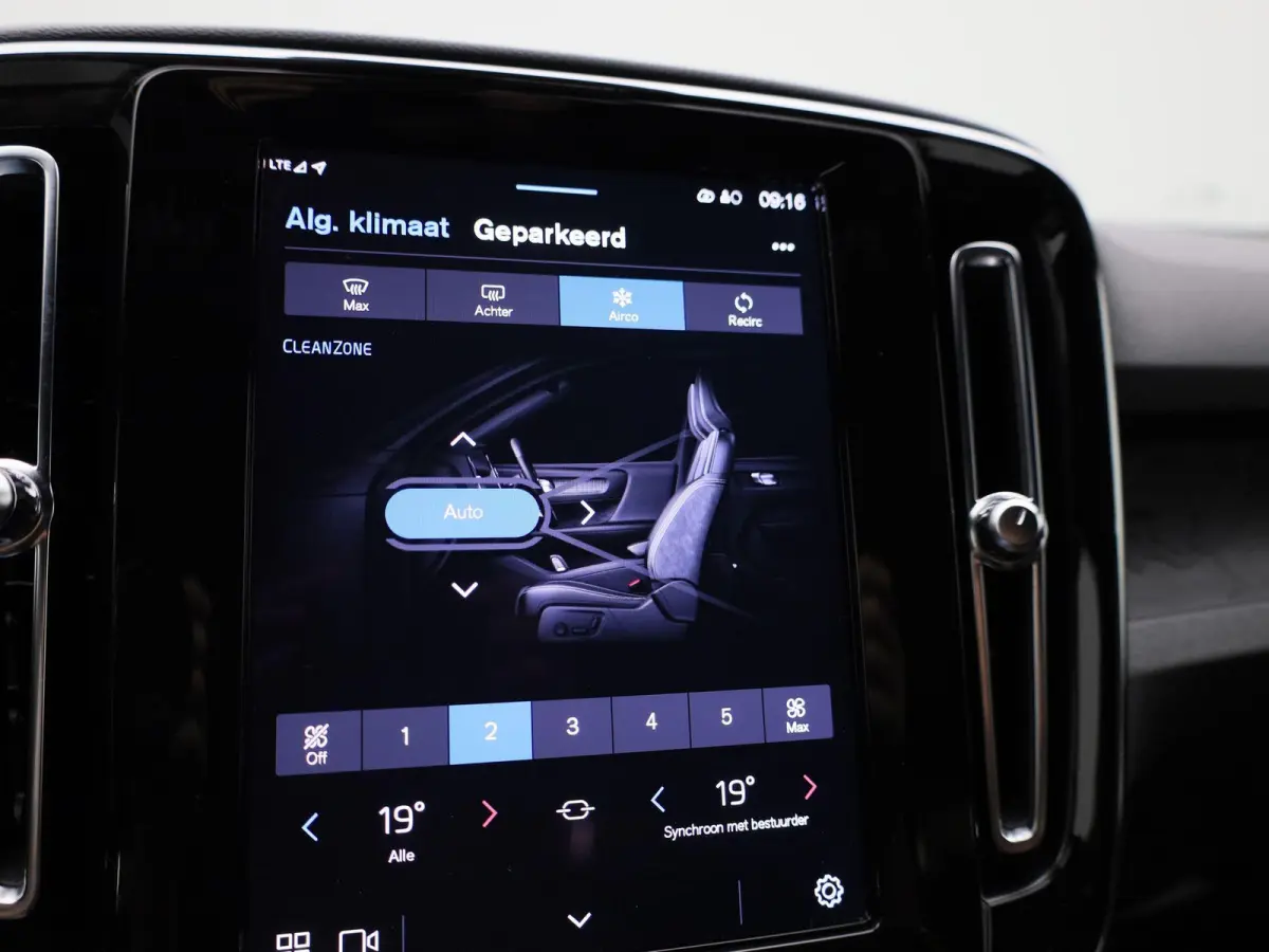 Core | Automaat | Apple Carplay / Android Auto | Camera | Parkeersensoren | 12 MAANDEN BOVAG GARANTIE |