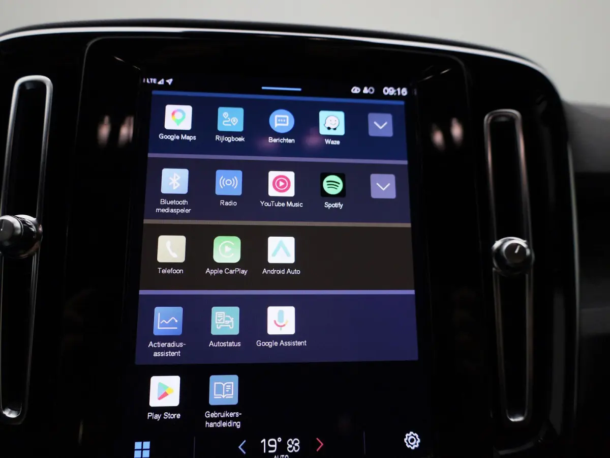 Core | Automaat | Apple Carplay / Android Auto | Camera | Parkeersensoren | 12 MAANDEN BOVAG GARANTIE |