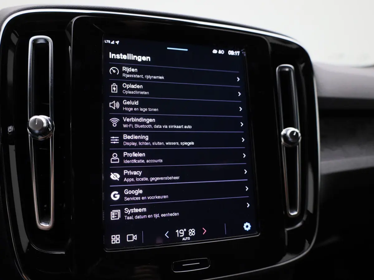 Core | Automaat | Apple Carplay / Android Auto | Camera | Parkeersensoren | 12 MAANDEN BOVAG GARANTIE |