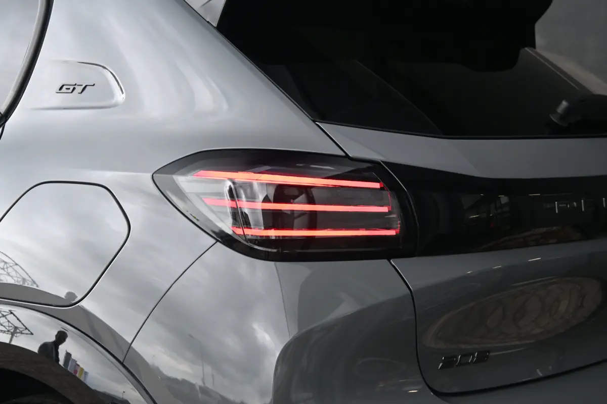1.2 Hybrid 110 e-DCS6 GT tot 8 Jaar Garantie! | Navigatie | Sfeerverlichting | 360 Camera | Dodehoekdetectie | Climate Control | !!