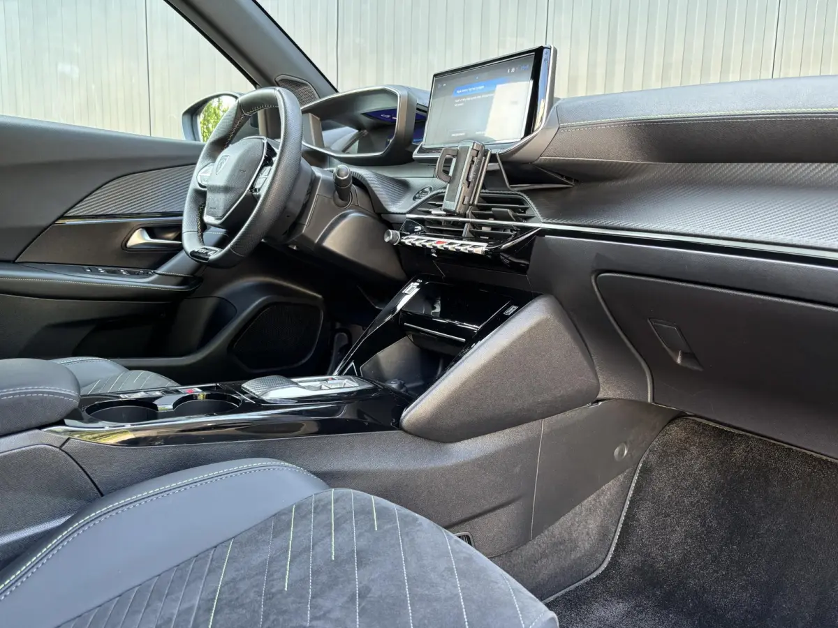 SUV EV GT 54kWh 156pk | Accu 97% | 406km WLTP Actieradius | Navigatie via draadloze Apple Carplay / Android Auto | Achteruitrijcamera | Leder/Alcantara | Stoel elektrisch+verwarmd+massage | 