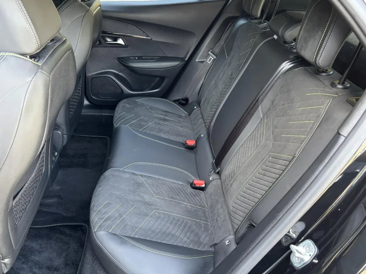SUV EV GT 54kWh 156pk | Accu 97% | 406km WLTP Actieradius | Navigatie via draadloze Apple Carplay / Android Auto | Achteruitrijcamera | Leder/Alcantara | Stoel elektrisch+verwarmd+massage | 
