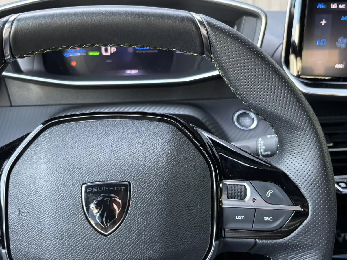 SUV EV GT 54kWh 156pk | Accu 97% | 406km WLTP Actieradius | Navigatie via draadloze Apple Carplay / Android Auto | Achteruitrijcamera | Leder/Alcantara | Stoel elektrisch+verwarmd+massage | 