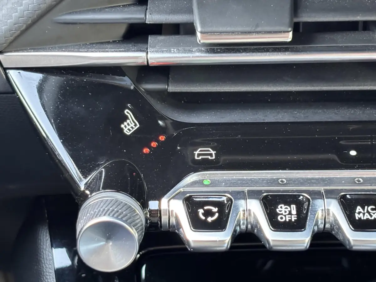 SUV EV GT 54kWh 156pk | Accu 97% | 406km WLTP Actieradius | Navigatie via draadloze Apple Carplay / Android Auto | Achteruitrijcamera | Leder/Alcantara | Stoel elektrisch+verwarmd+massage | 