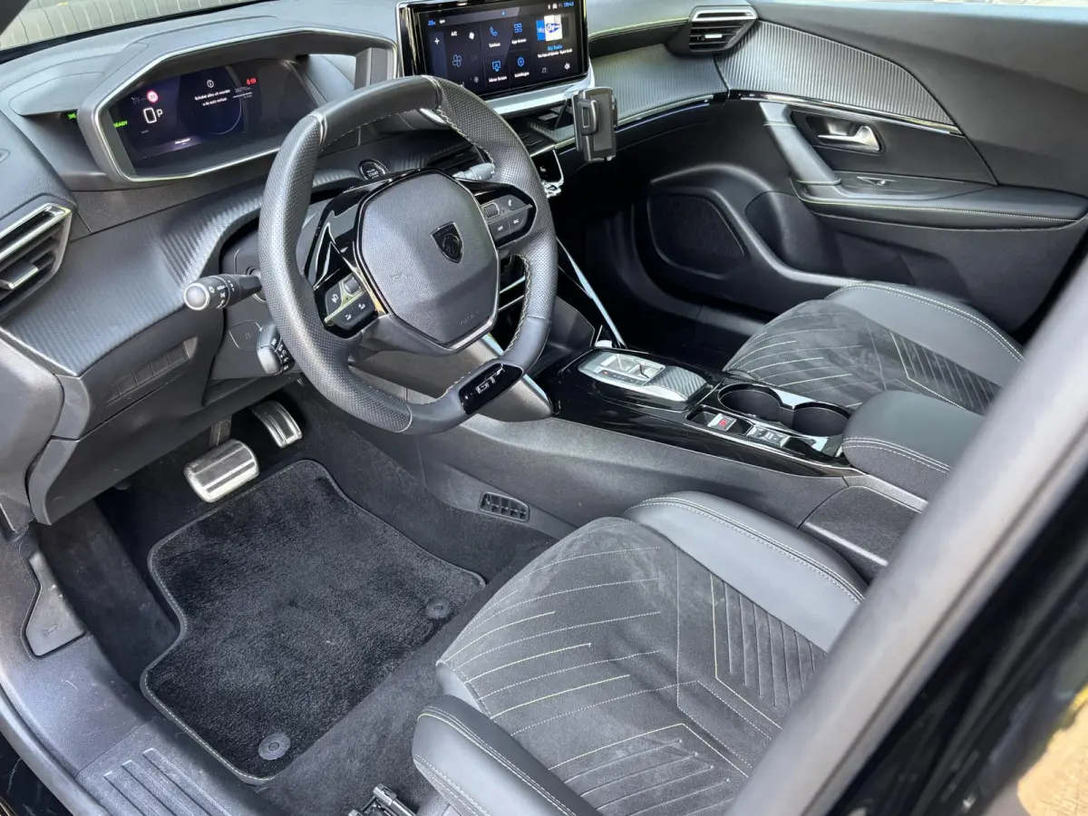 SUV EV GT 54kWh 156pk | Accu 97% | 406km WLTP Actieradius | Navigatie via draadloze Apple Carplay / Android Auto | Achteruitrijcamera | Leder/Alcantara | Stoel elektrisch+verwarmd+massage | 
