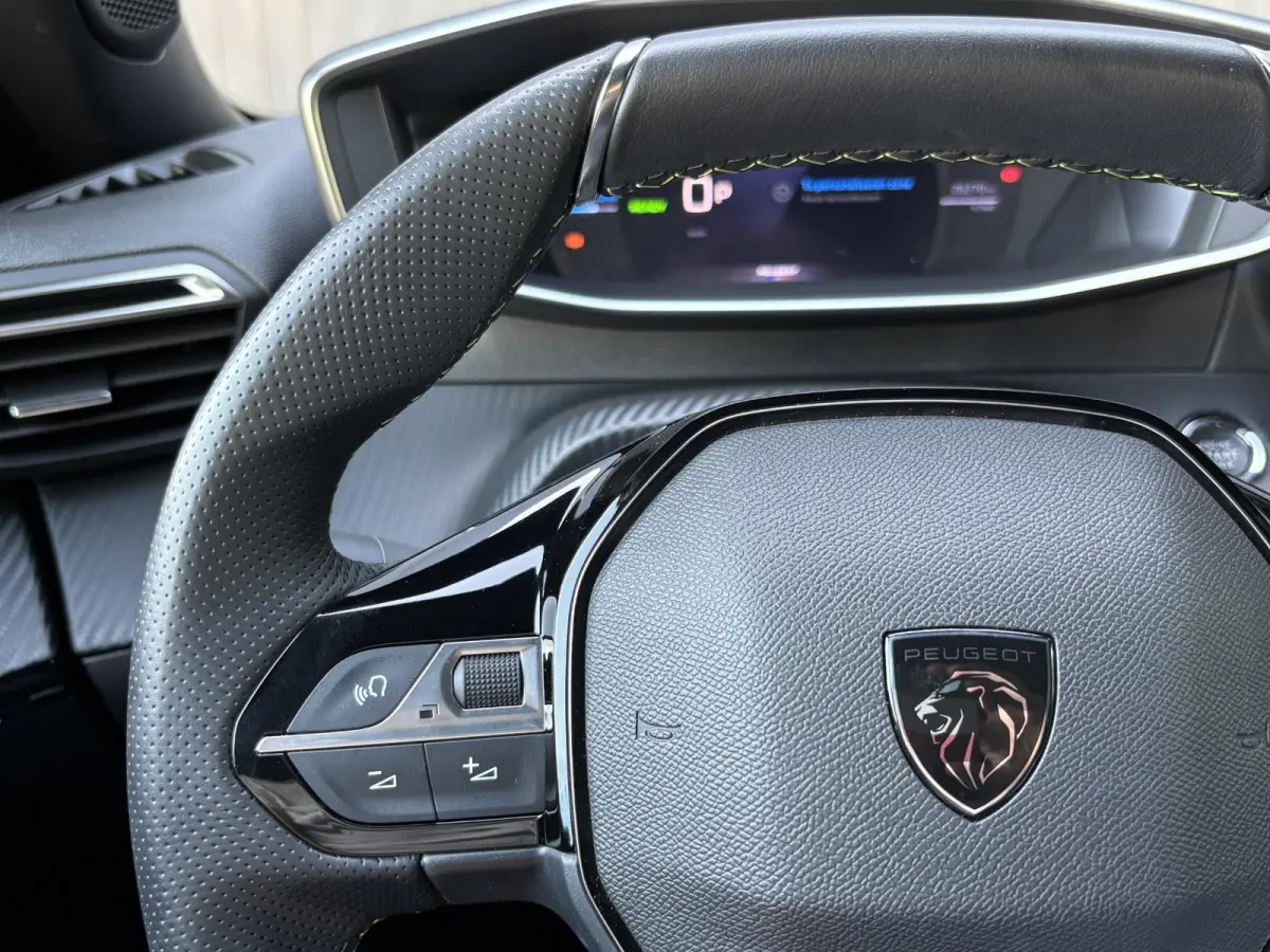 SUV EV GT 54kWh 156pk | Accu 97% | 406km WLTP Actieradius | Navigatie via draadloze Apple Carplay / Android Auto | Achteruitrijcamera | Leder/Alcantara | Stoel elektrisch+verwarmd+massage | 