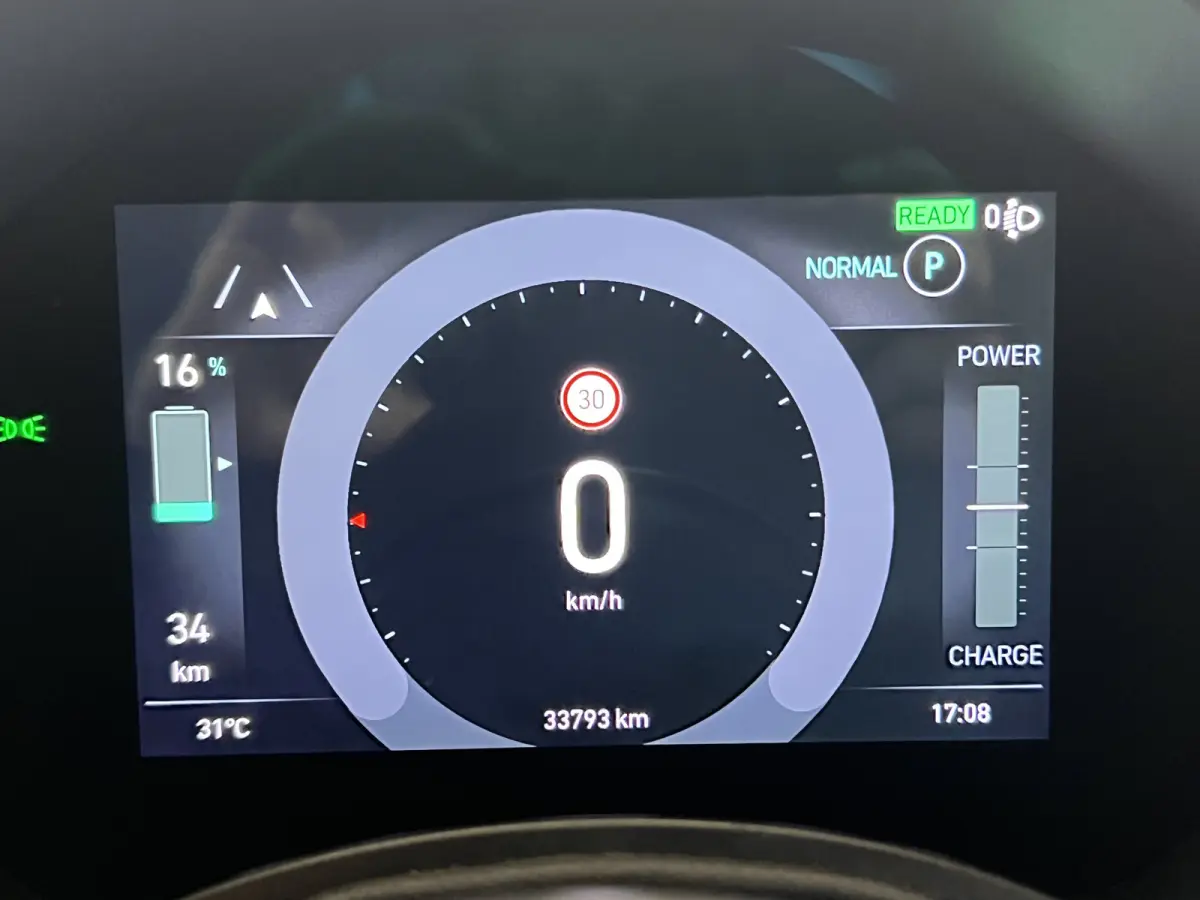 Icon 42 kWh | SoH 93.6% | Navigatie/Android/Apple Carplay | LM Velgen 16" | Cruise Control | DAB | Cruise Control | Airco |