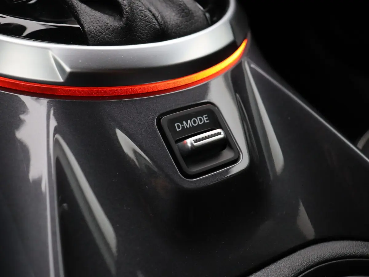 1.0 DIG-T Tekna | Leer | Trekhaak | Bose audio | Stoel, Stuurwiel en voorruitverwarming |