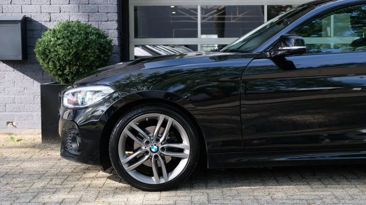 120i Edition M Sport Shadow High Executive