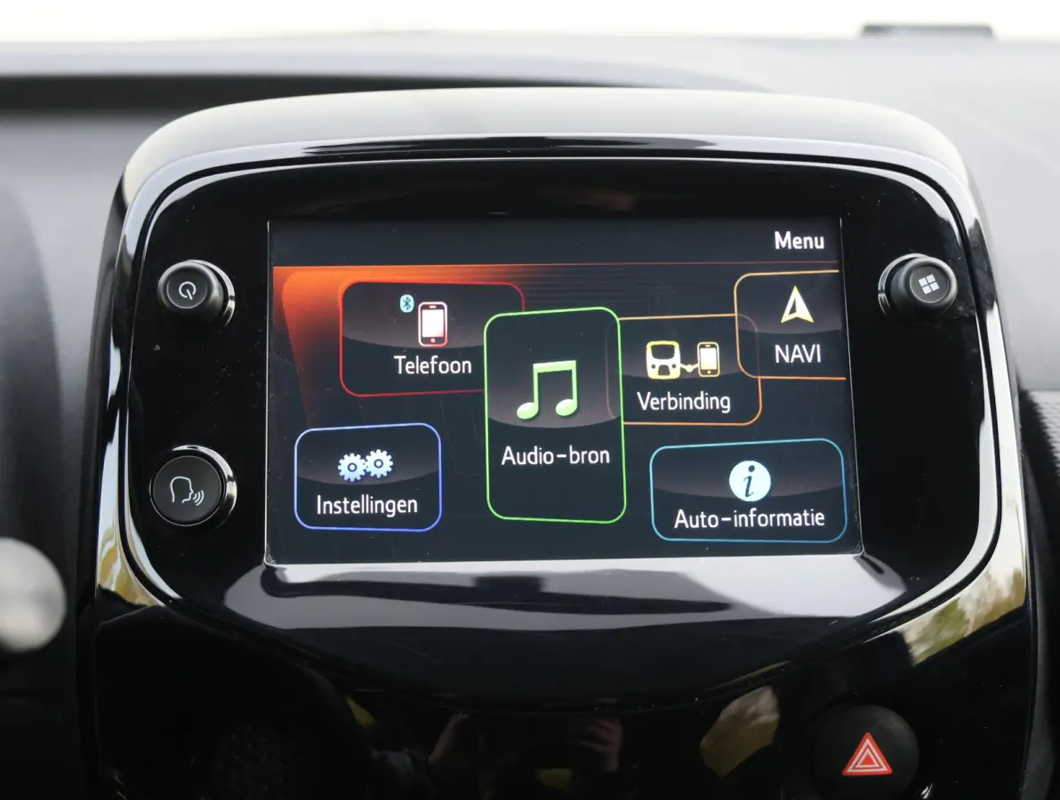 Shine 1.0 e-VTi 72pk | Navigatie | Achteruitrijcamera | Climate Control | Bluetooth | Touchscreen | Radio/MP3 speler met stuurbediening | Donker getint glas | Zuinig en voordelig autorijden!