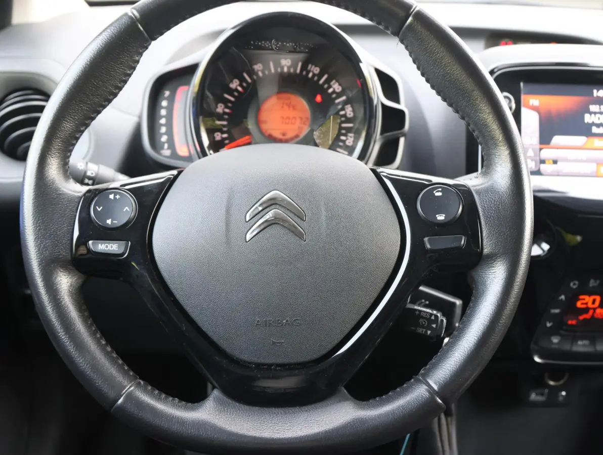 Shine 1.0 e-VTi 72pk | Navigatie | Achteruitrijcamera | Climate Control | Bluetooth | Touchscreen | Radio/MP3 speler met stuurbediening | Donker getint glas | Zuinig en voordelig autorijden!