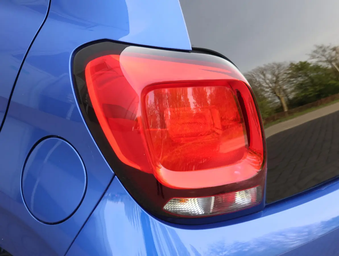 Shine 1.0 e-VTi 72pk | Navigatie | Achteruitrijcamera | Climate Control | Bluetooth | Touchscreen | Radio/MP3 speler met stuurbediening | Donker getint glas | Zuinig en voordelig autorijden!