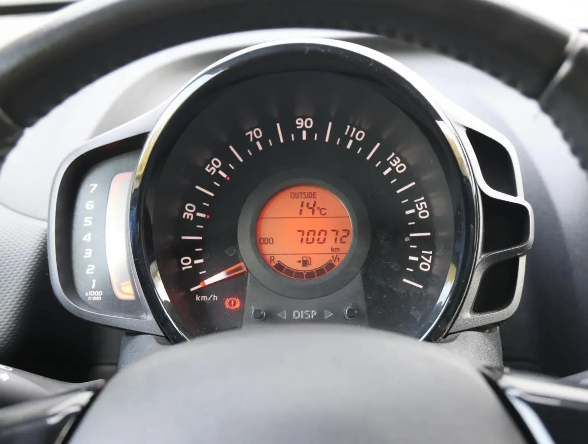 Shine 1.0 e-VTi 72pk | Navigatie | Achteruitrijcamera | Climate Control | Bluetooth | Touchscreen | Radio/MP3 speler met stuurbediening | Donker getint glas | Zuinig en voordelig autorijden!
