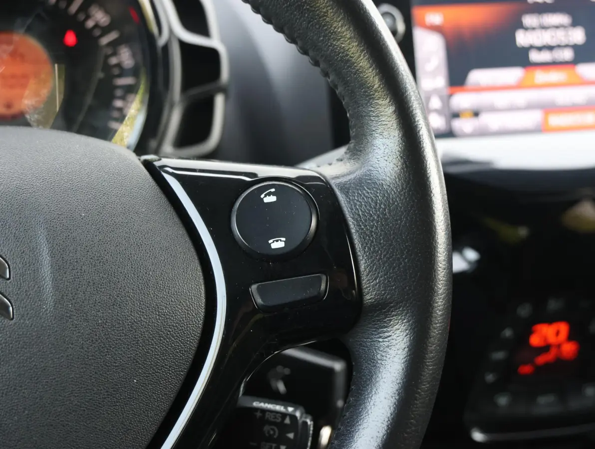 Shine 1.0 e-VTi 72pk | Navigatie | Achteruitrijcamera | Climate Control | Bluetooth | Touchscreen | Radio/MP3 speler met stuurbediening | Donker getint glas | Zuinig en voordelig autorijden!