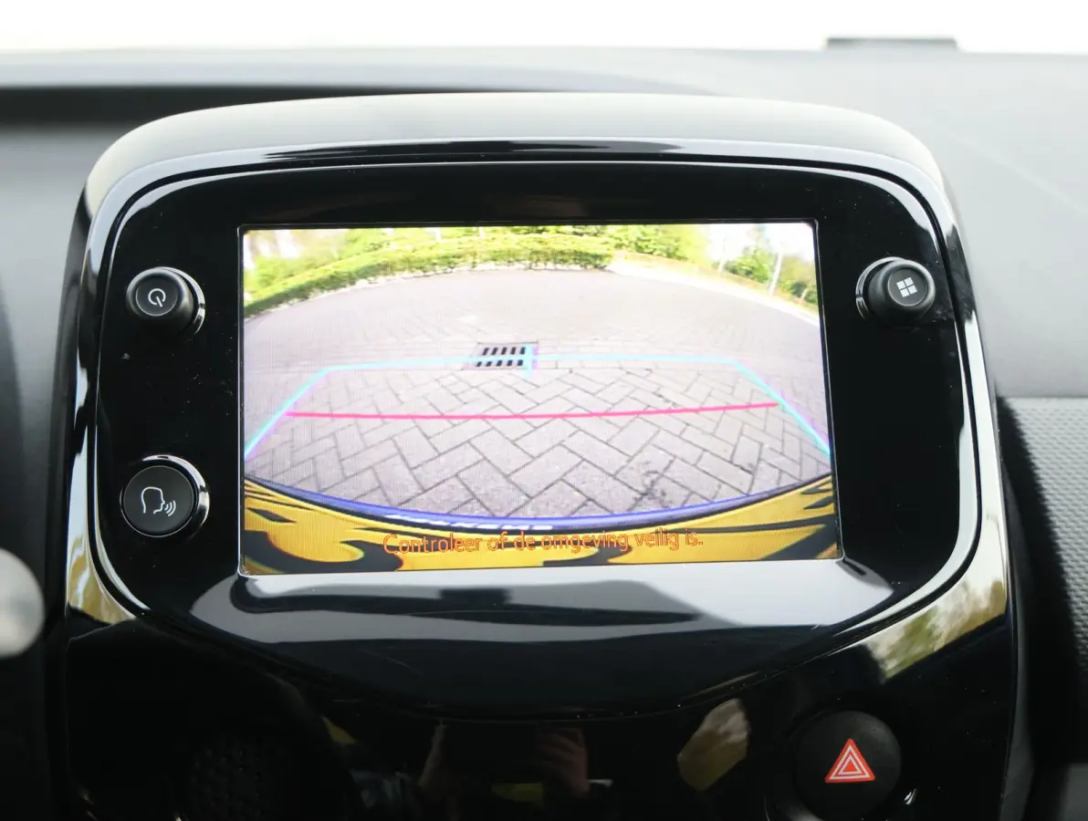 Shine 1.0 e-VTi 72pk | Navigatie | Achteruitrijcamera | Climate Control | Bluetooth | Touchscreen | Radio/MP3 speler met stuurbediening | Donker getint glas | Zuinig en voordelig autorijden!