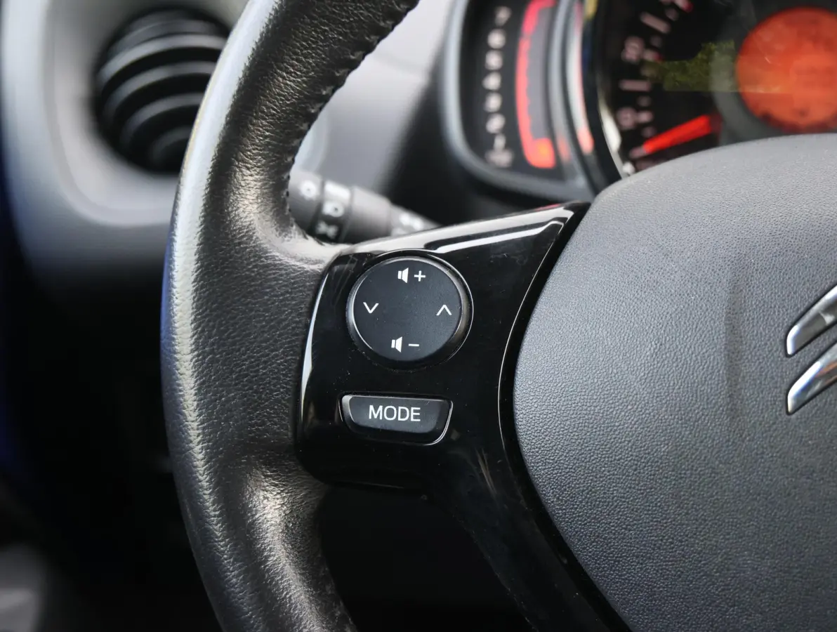 Shine 1.0 e-VTi 72pk | Navigatie | Achteruitrijcamera | Climate Control | Bluetooth | Touchscreen | Radio/MP3 speler met stuurbediening | Donker getint glas | Zuinig en voordelig autorijden!