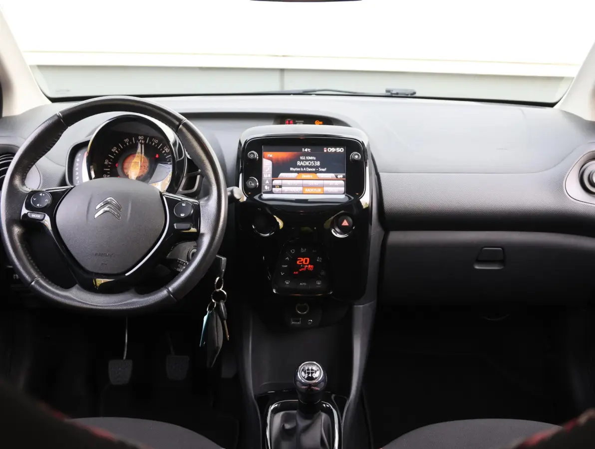 Shine 1.0 e-VTi 72pk | Navigatie | Achteruitrijcamera | Climate Control | Bluetooth | Touchscreen | Radio/MP3 speler met stuurbediening | Donker getint glas | Zuinig en voordelig autorijden!