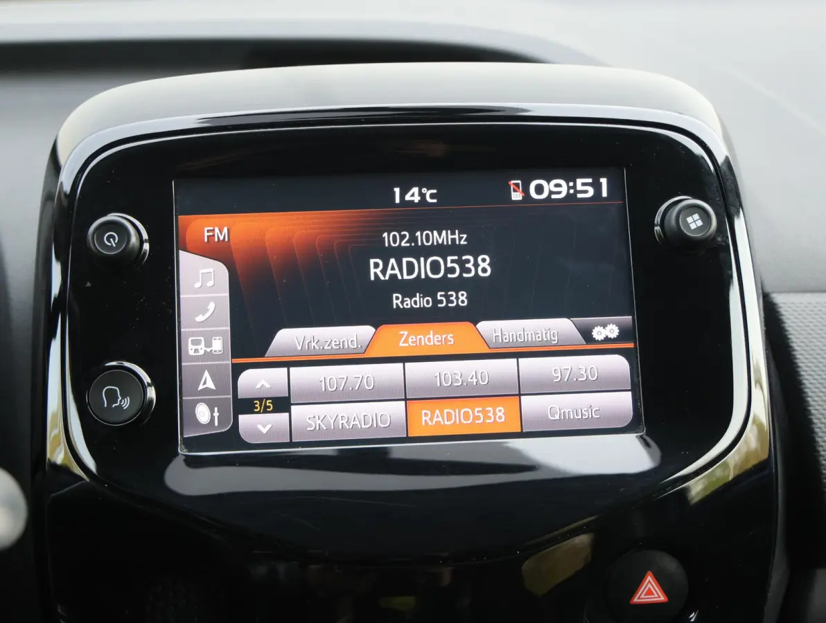 Shine 1.0 e-VTi 72pk | Navigatie | Achteruitrijcamera | Climate Control | Bluetooth | Touchscreen | Radio/MP3 speler met stuurbediening | Donker getint glas | Zuinig en voordelig autorijden!
