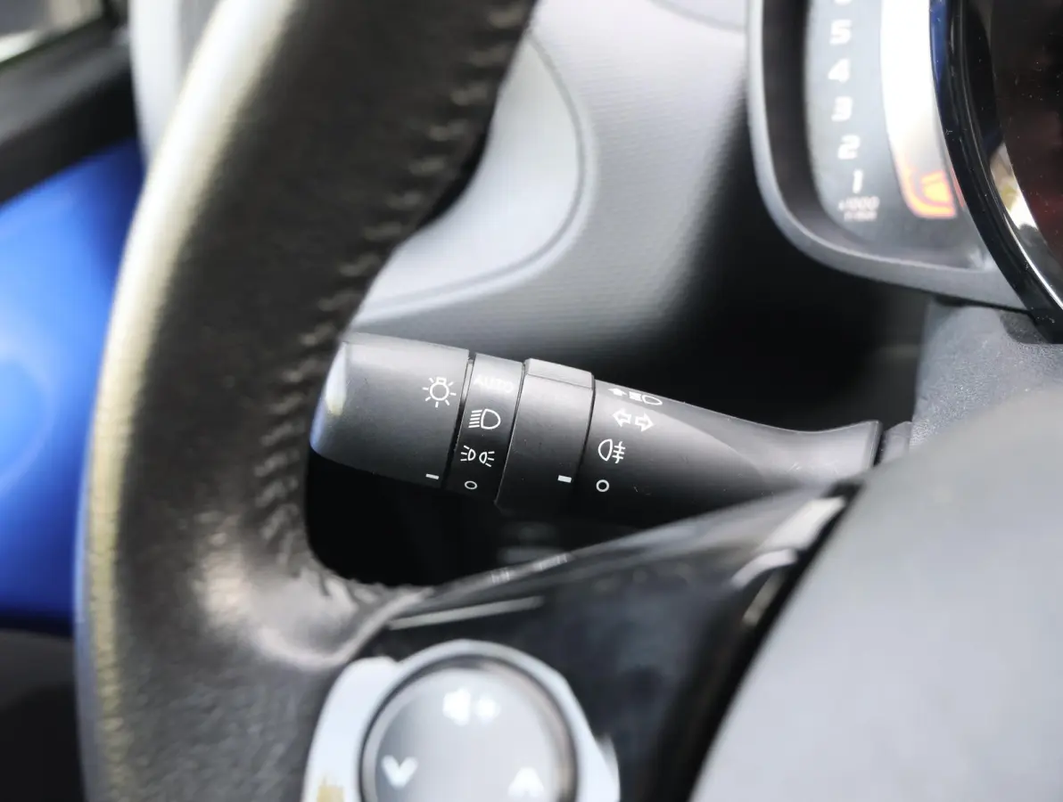Shine 1.0 e-VTi 72pk | Navigatie | Achteruitrijcamera | Climate Control | Bluetooth | Touchscreen | Radio/MP3 speler met stuurbediening | Donker getint glas | Zuinig en voordelig autorijden!