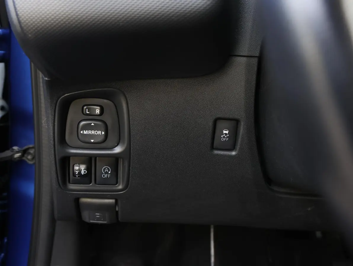 Shine 1.0 e-VTi 72pk | Navigatie | Achteruitrijcamera | Climate Control | Bluetooth | Touchscreen | Radio/MP3 speler met stuurbediening | Donker getint glas | Zuinig en voordelig autorijden!
