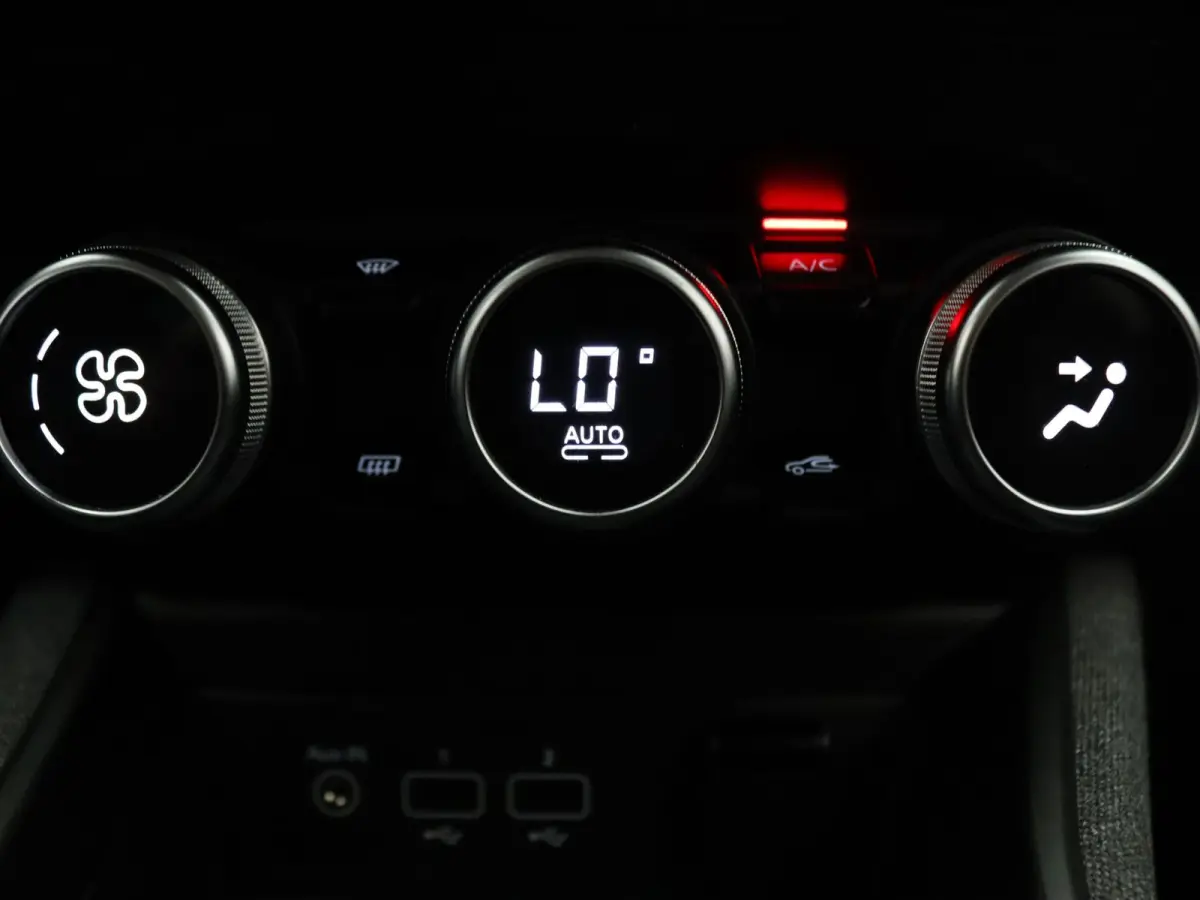 R135 Intens 52 kWh KOOPBATTERIJ Apple Carplay/Android Auto | Climate