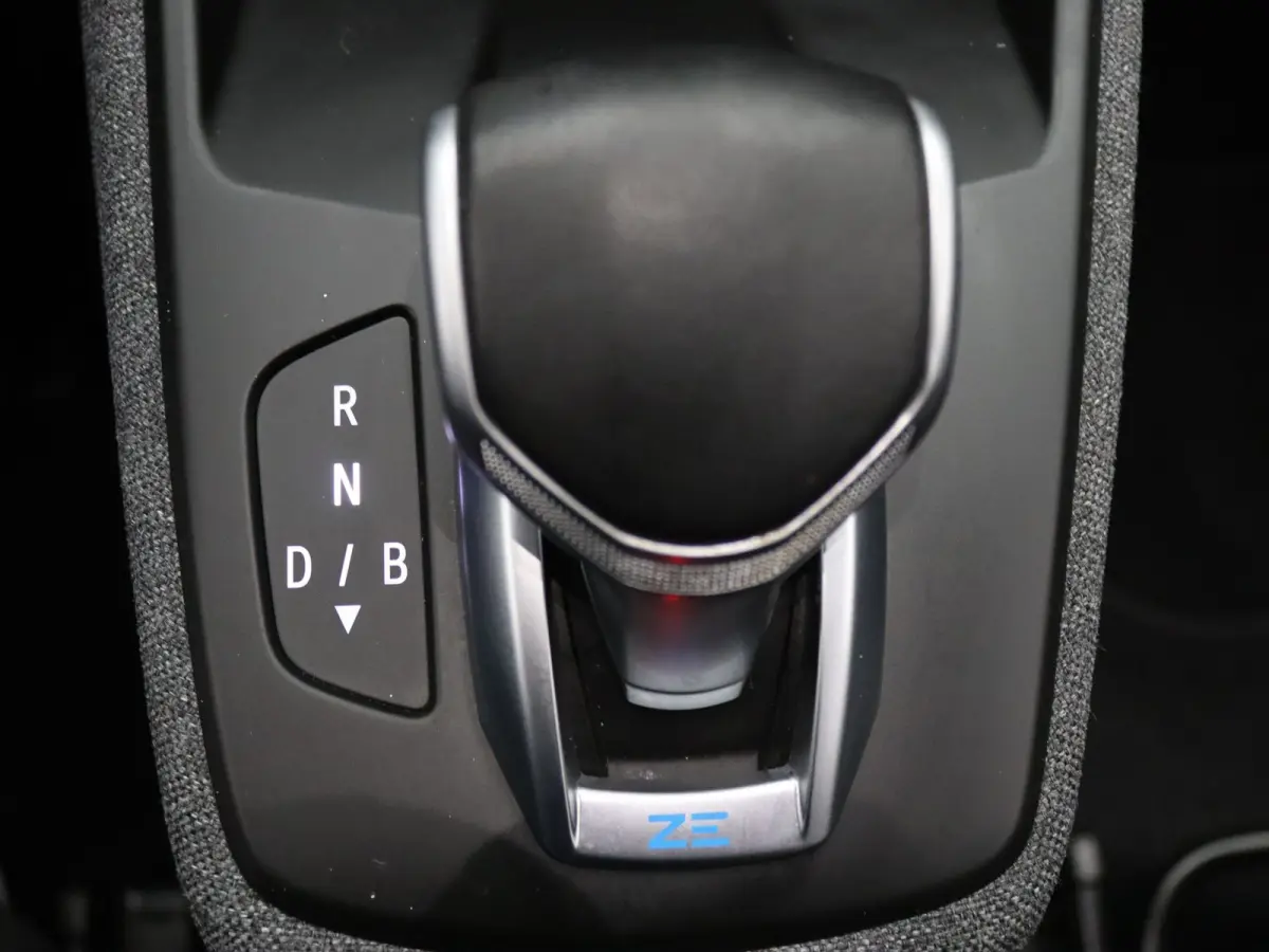 R135 Intens 52 kWh KOOPBATTERIJ Apple Carplay/Android Auto | Climate