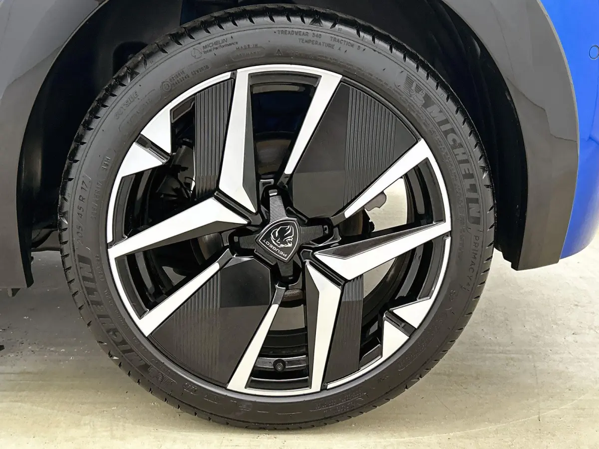 GT Hybrid 145pk Automaat | Navigatie | 360° Camera | Climate Control | Adaptieve Cruise Control | Parkeersensoren v+a | Armsteun | Keyless | Full Led koplampen | Dodehoeksensor| Leder/stof 