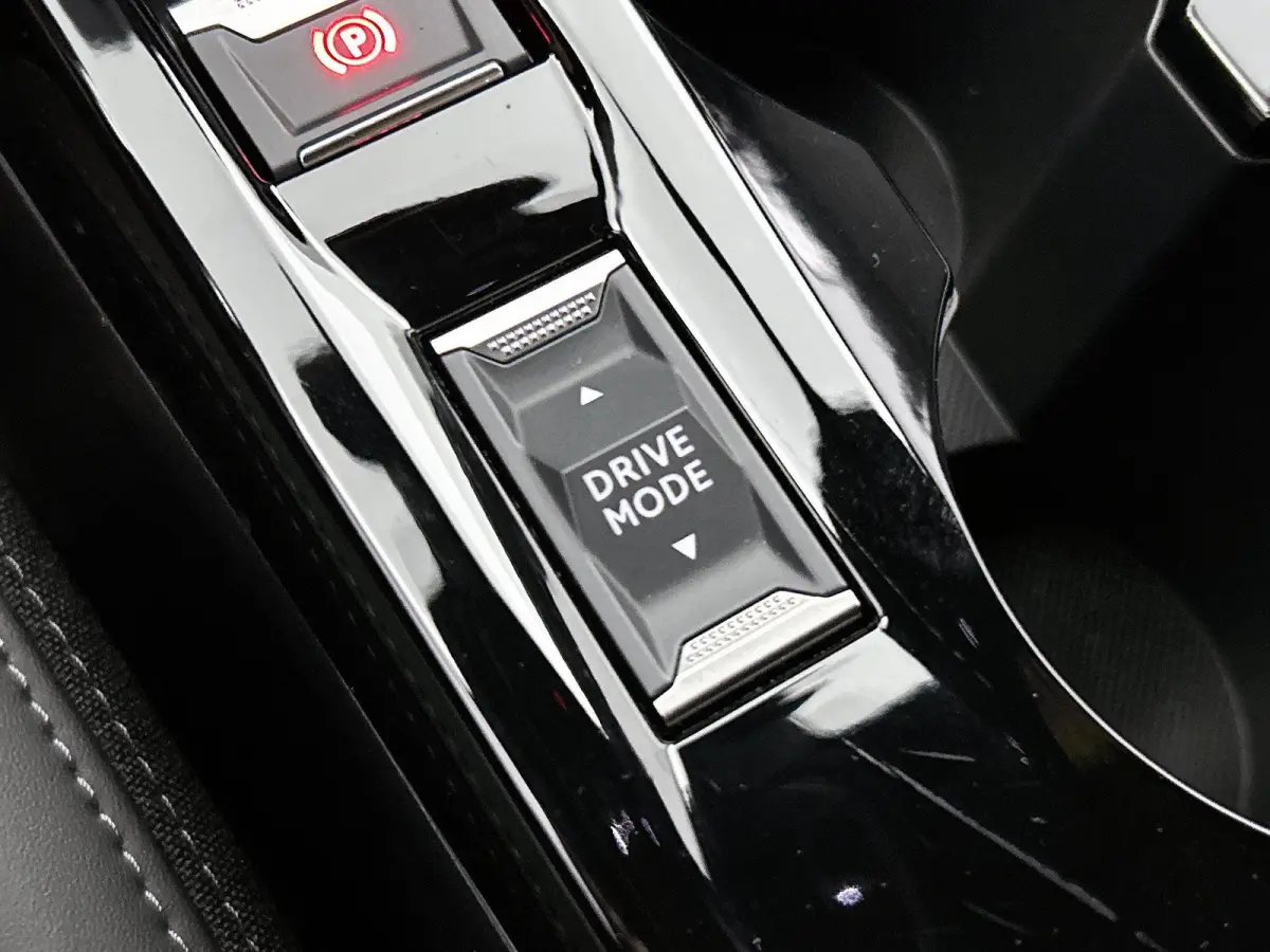 GT Hybrid 145pk Automaat | Navigatie | 360° Camera | Climate Control | Adaptieve Cruise Control | Parkeersensoren v+a | Armsteun | Keyless | Full Led koplampen | Dodehoeksensor| Leder/stof 