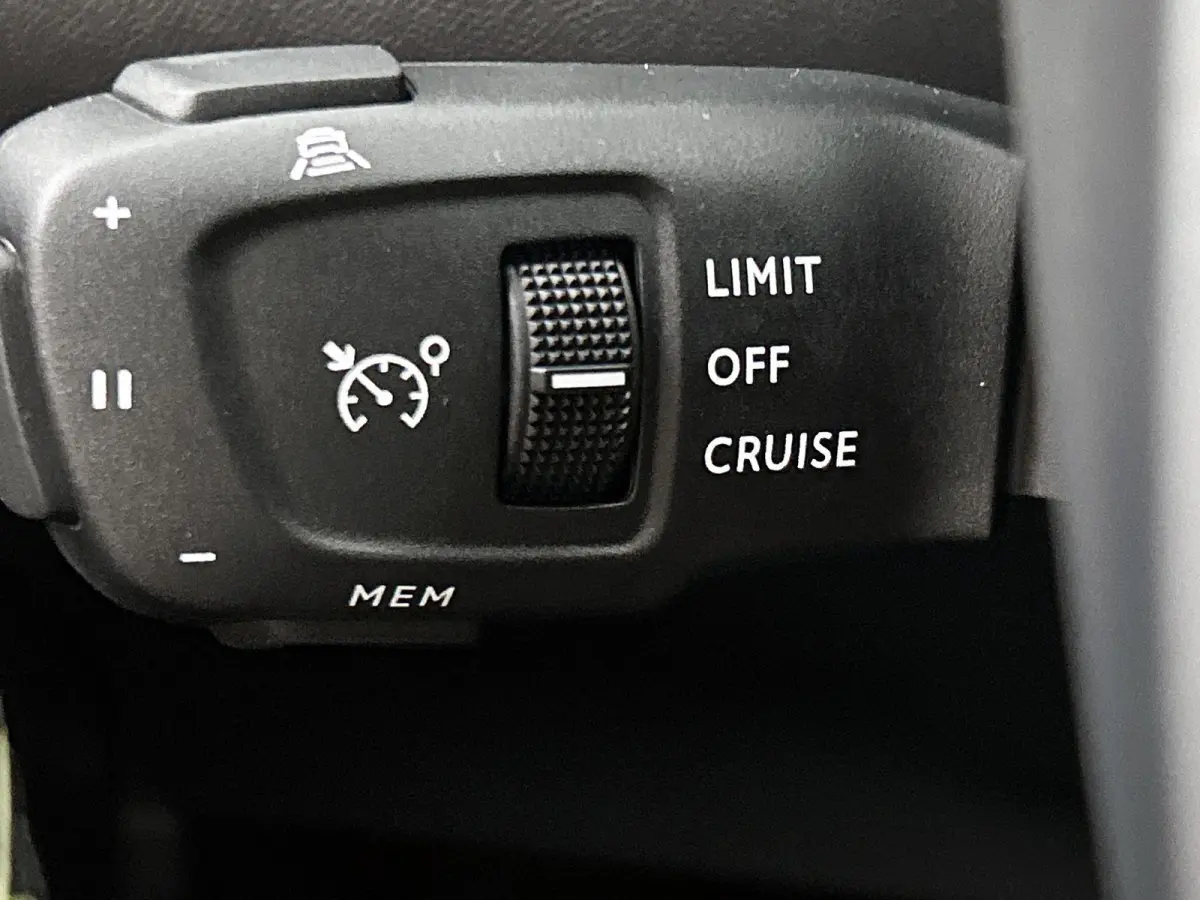 GT Hybrid 145pk Automaat | Navigatie | 360° Camera | Climate Control | Adaptieve Cruise Control | Parkeersensoren v+a | Armsteun | Keyless | Full Led koplampen | Dodehoeksensor| Leder/stof 