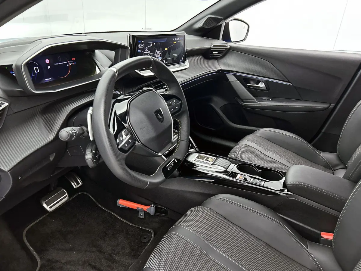 GT Hybrid 145pk Automaat | Navigatie | 360° Camera | Climate Control | Adaptieve Cruise Control | Parkeersensoren v+a | Armsteun | Keyless | Full Led koplampen | Dodehoeksensor| Leder/stof 