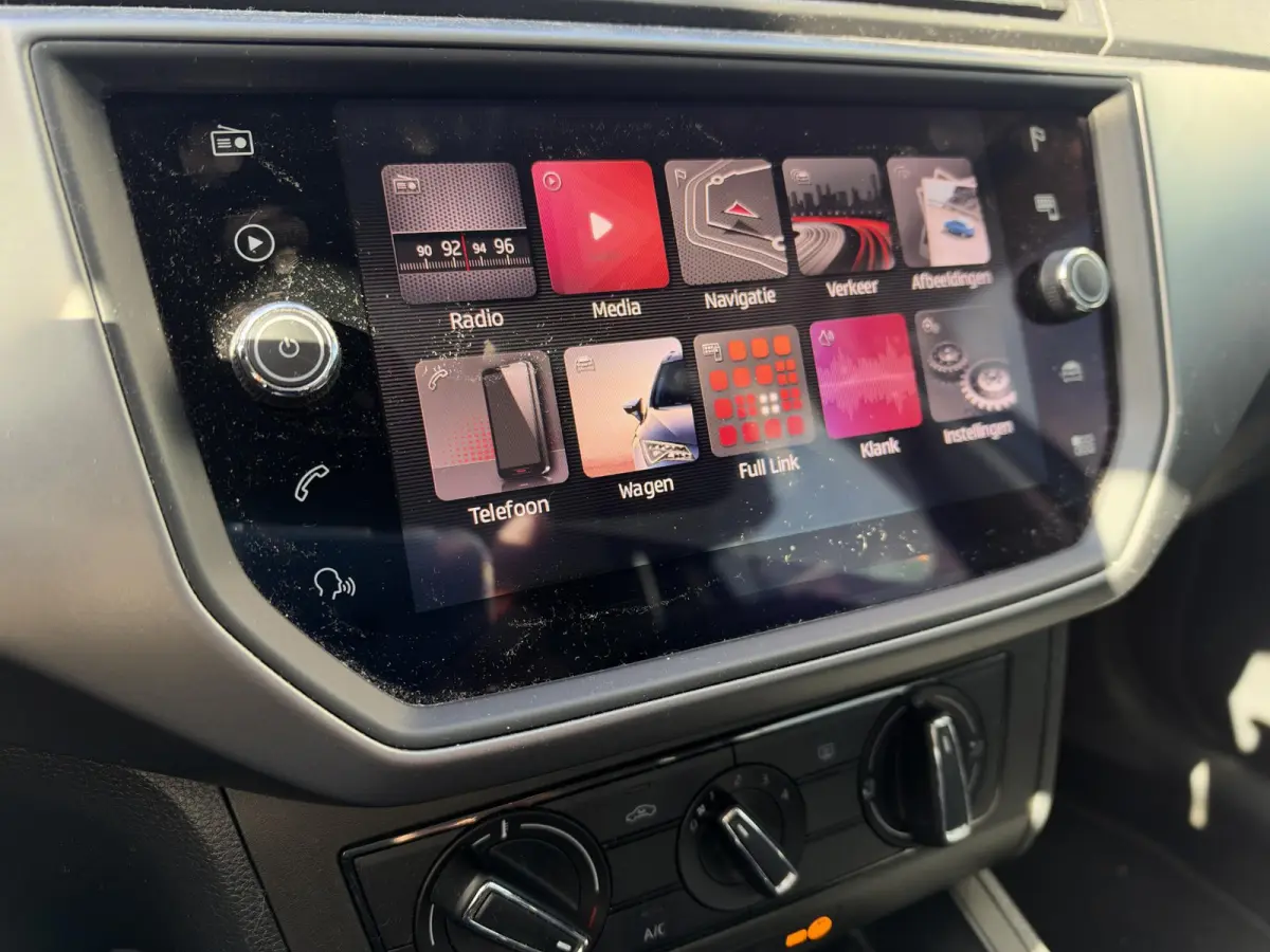 1.0 TSI Business | Cruise Control | Apple CarPlay/Android Auto | Airco | lichtmetalen velgen 17" |