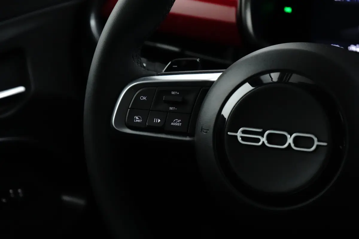 1.2 Hybrid Icon Camera | Carplay | Navigatie | Cruise | Touchscreen | Clima | Lichmetaal! | Bluetooth | | Achteruitrijcamera | Airco (automatisch) | Apple Carplay/Android Auto|telefoonintegr
