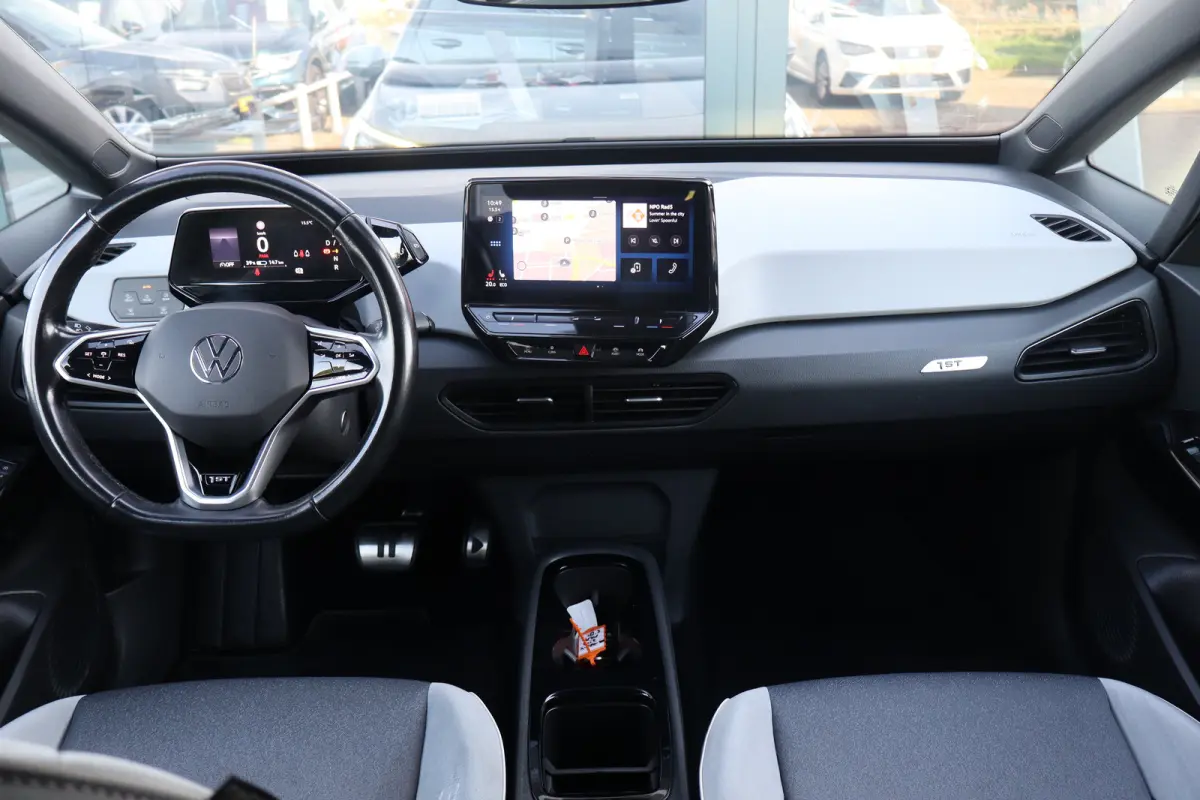 First Plus 58 kWh | Achteruitrijcamera | Apple Carplay/Android Auto|telefoonintegratie premium | Extra getint glas