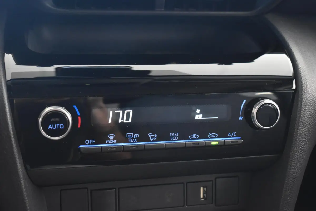 1.5 Hybrid Active 100% Onderhouden | Carplay Navigatie | Camera | 12 mnd BOVAG garantie | Whatsapp 06-53188999