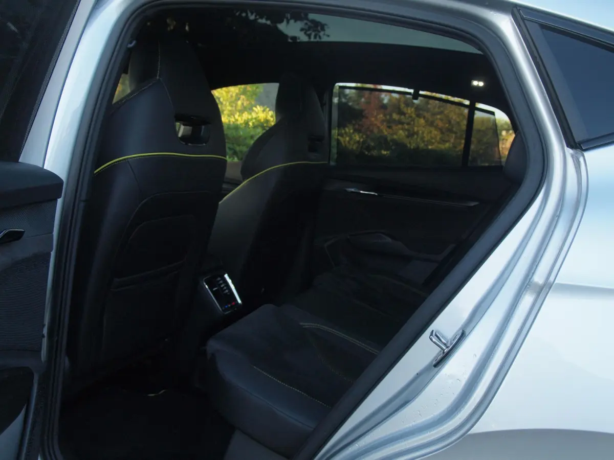 iV 80 RS | Panoramadak | Trekhaak | Canton | Head-Up Display | Camera | RS-stoelen | NL-Auto |