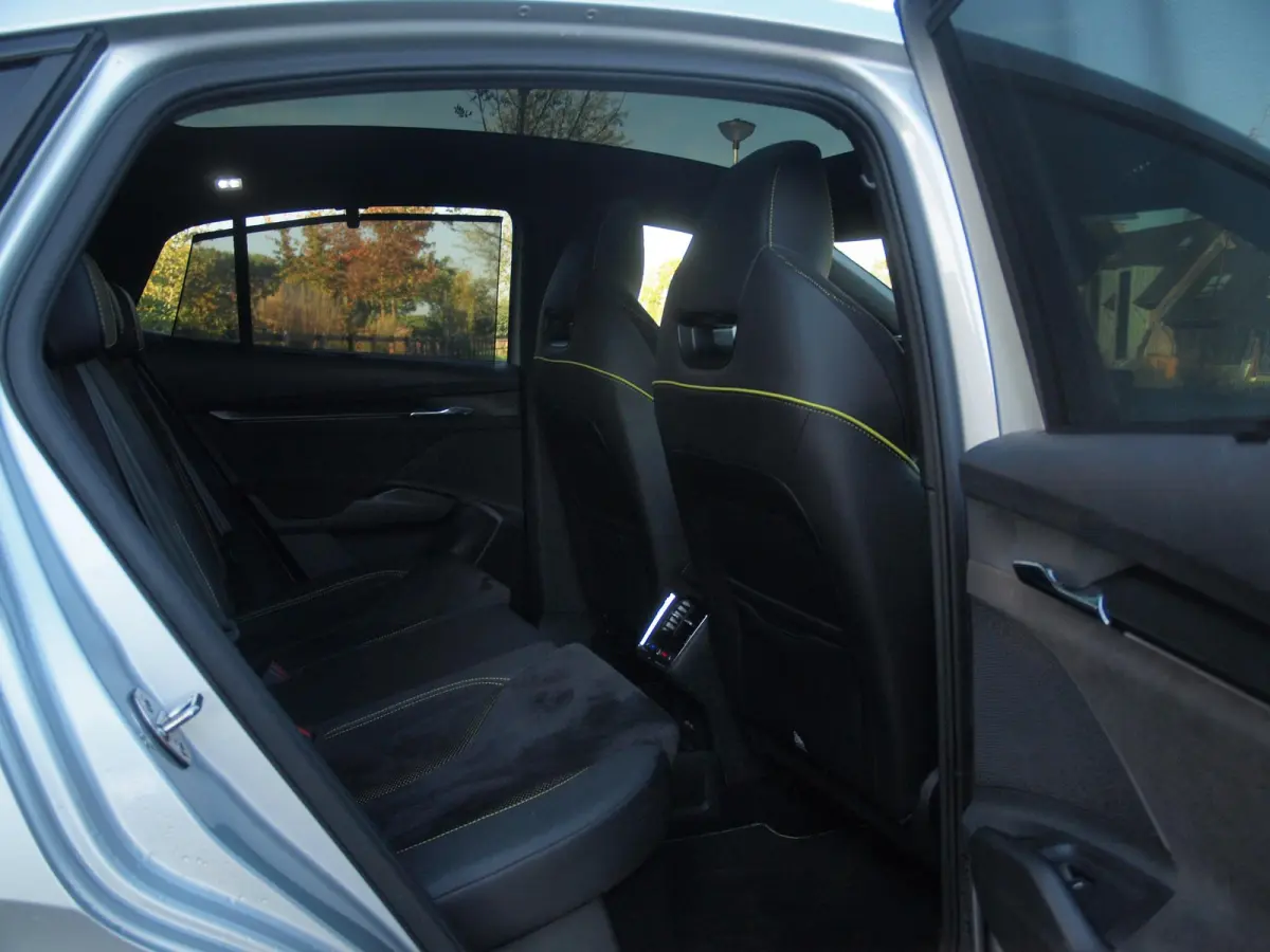 iV 80 RS | Panoramadak | Trekhaak | Canton | Head-Up Display | Camera | RS-stoelen | NL-Auto |