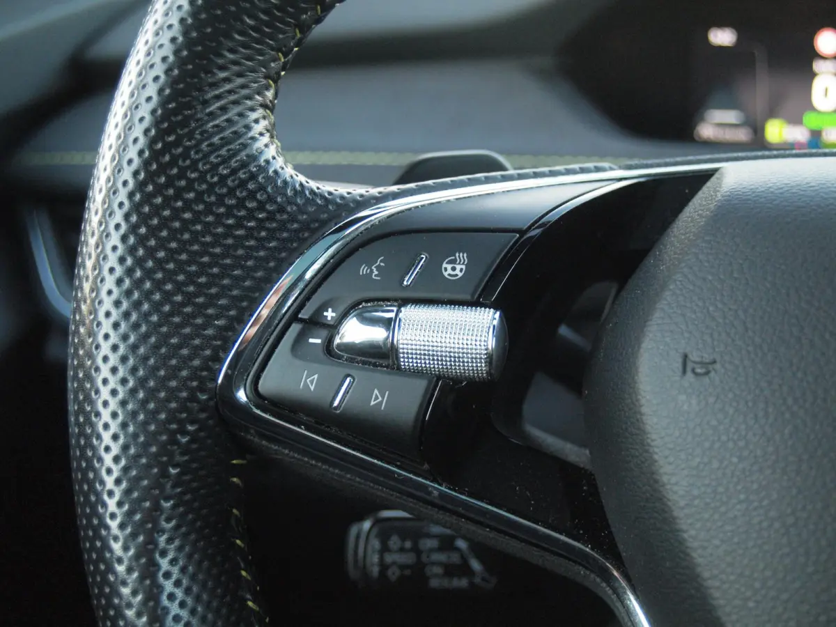 iV 80 RS | Panoramadak | Trekhaak | Canton | Head-Up Display | Camera | RS-stoelen | NL-Auto |