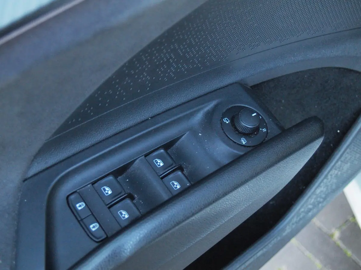 iV 80 RS | Panoramadak | Trekhaak | Canton | Head-Up Display | Camera | RS-stoelen | NL-Auto |