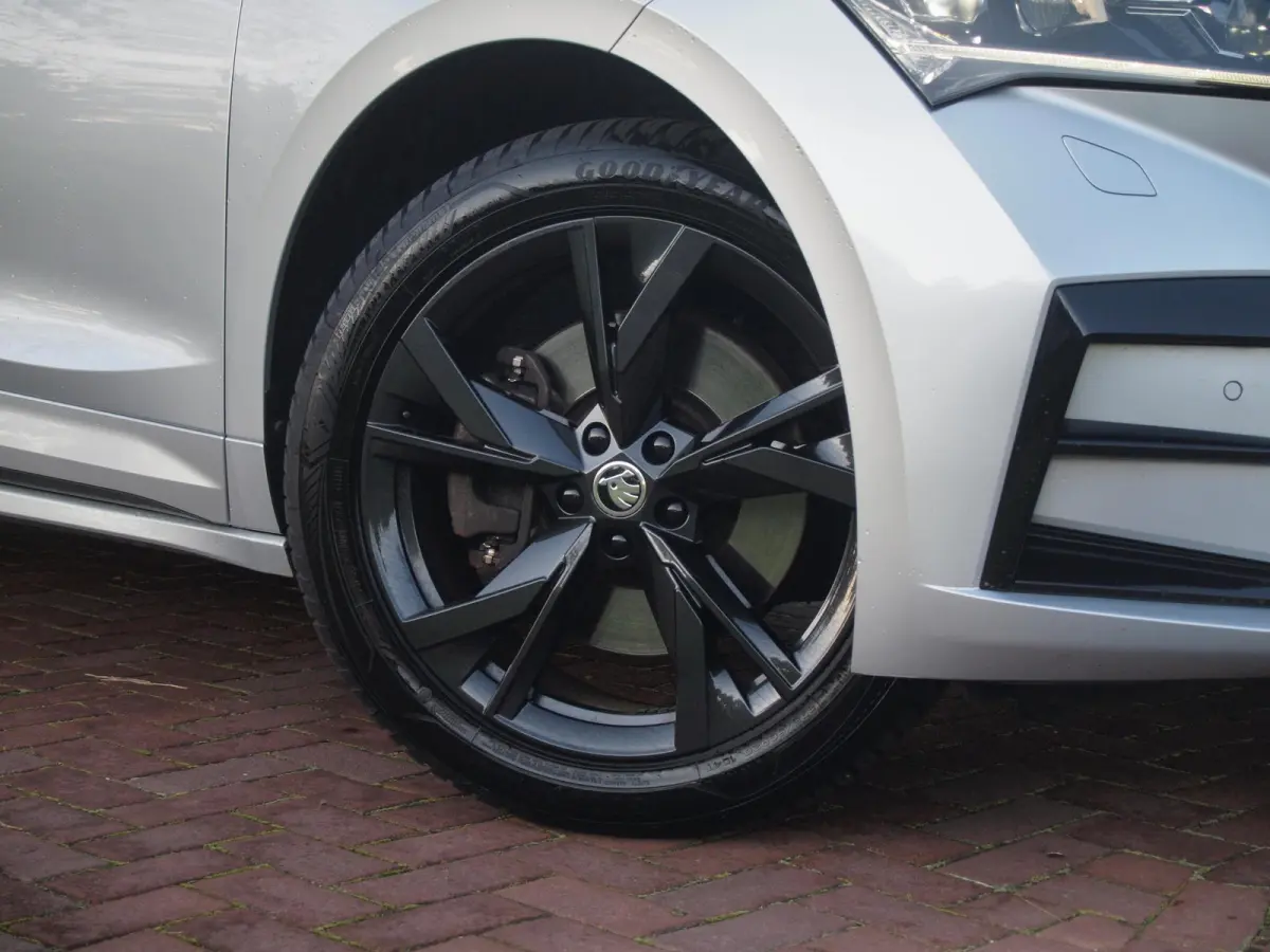 iV 80 RS | Panoramadak | Trekhaak | Canton | Head-Up Display | Camera | RS-stoelen | NL-Auto |