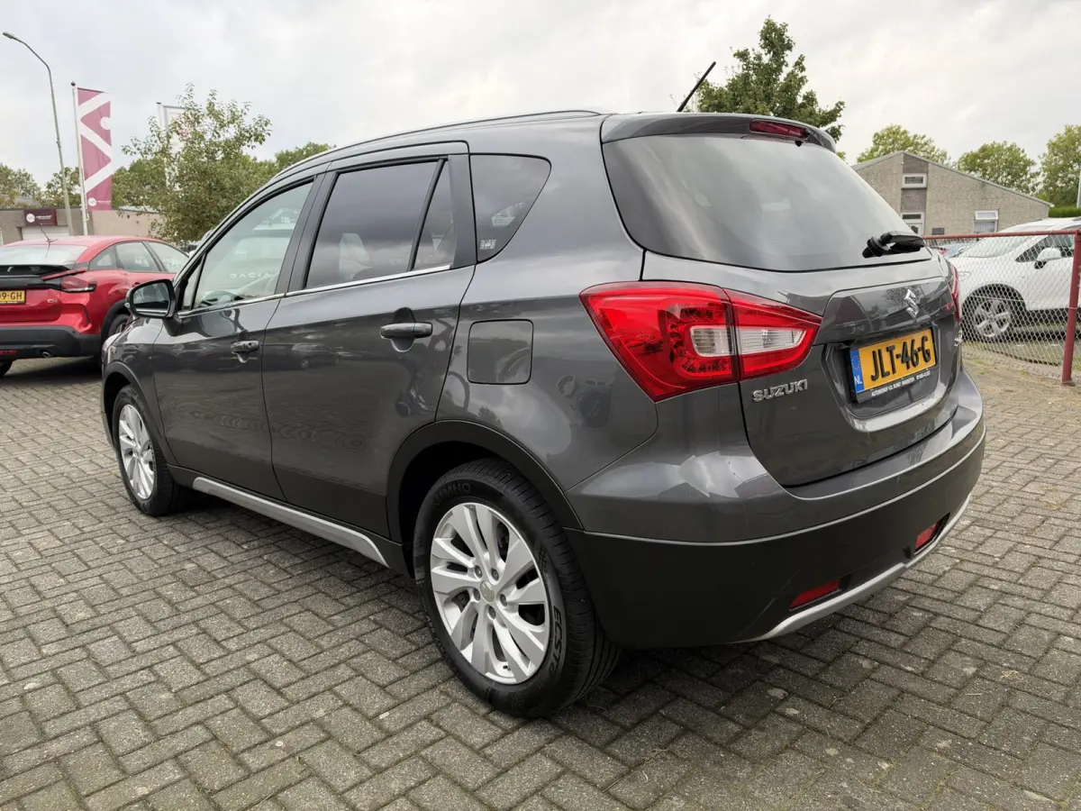 1.0 Boosterjet Select | Automaat | Navigatie | Camera