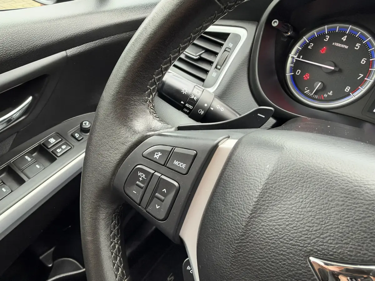 1.0 Boosterjet Select | Automaat | Navigatie | Camera