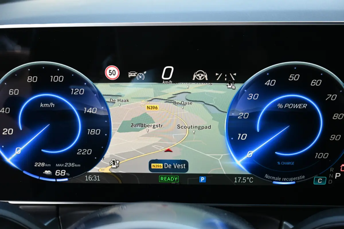 300 L2 Avantgarde 90 kWh Excl BTW, Luchtvering, Distronic