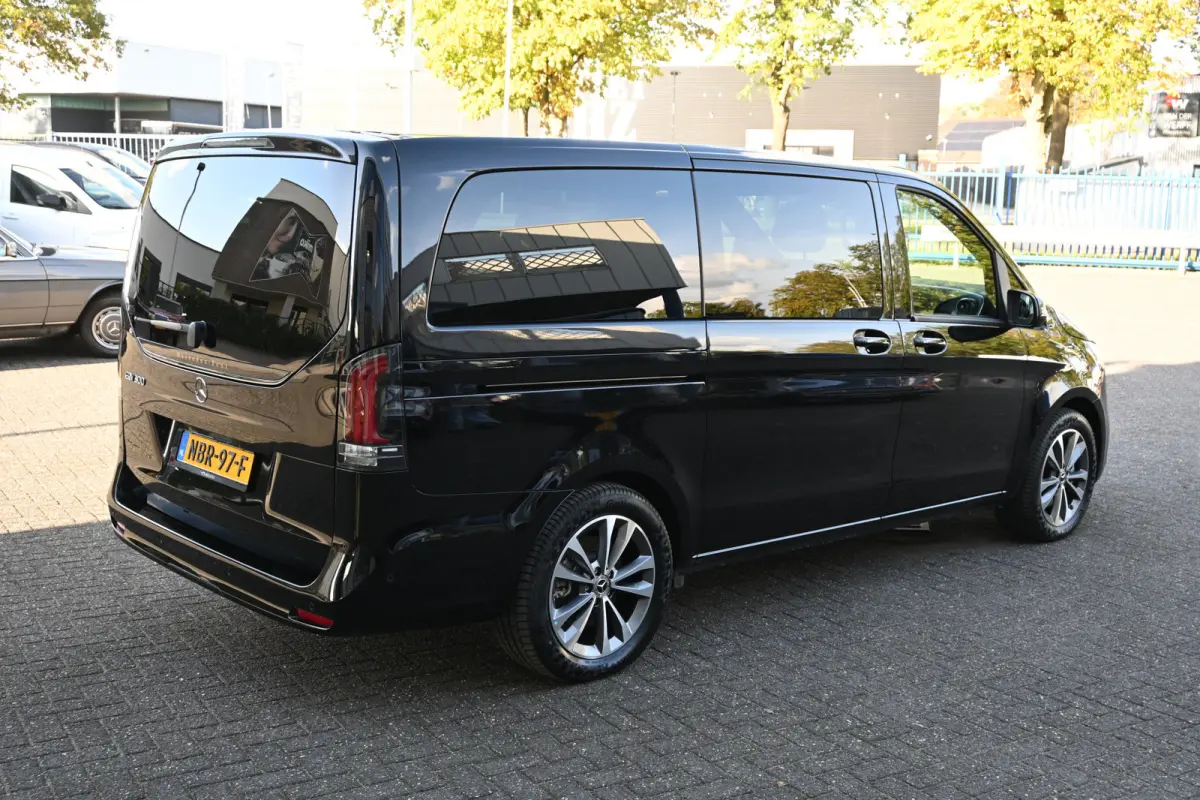 300 L2 Avantgarde 90 kWh Excl BTW, Luchtvering, Distronic
