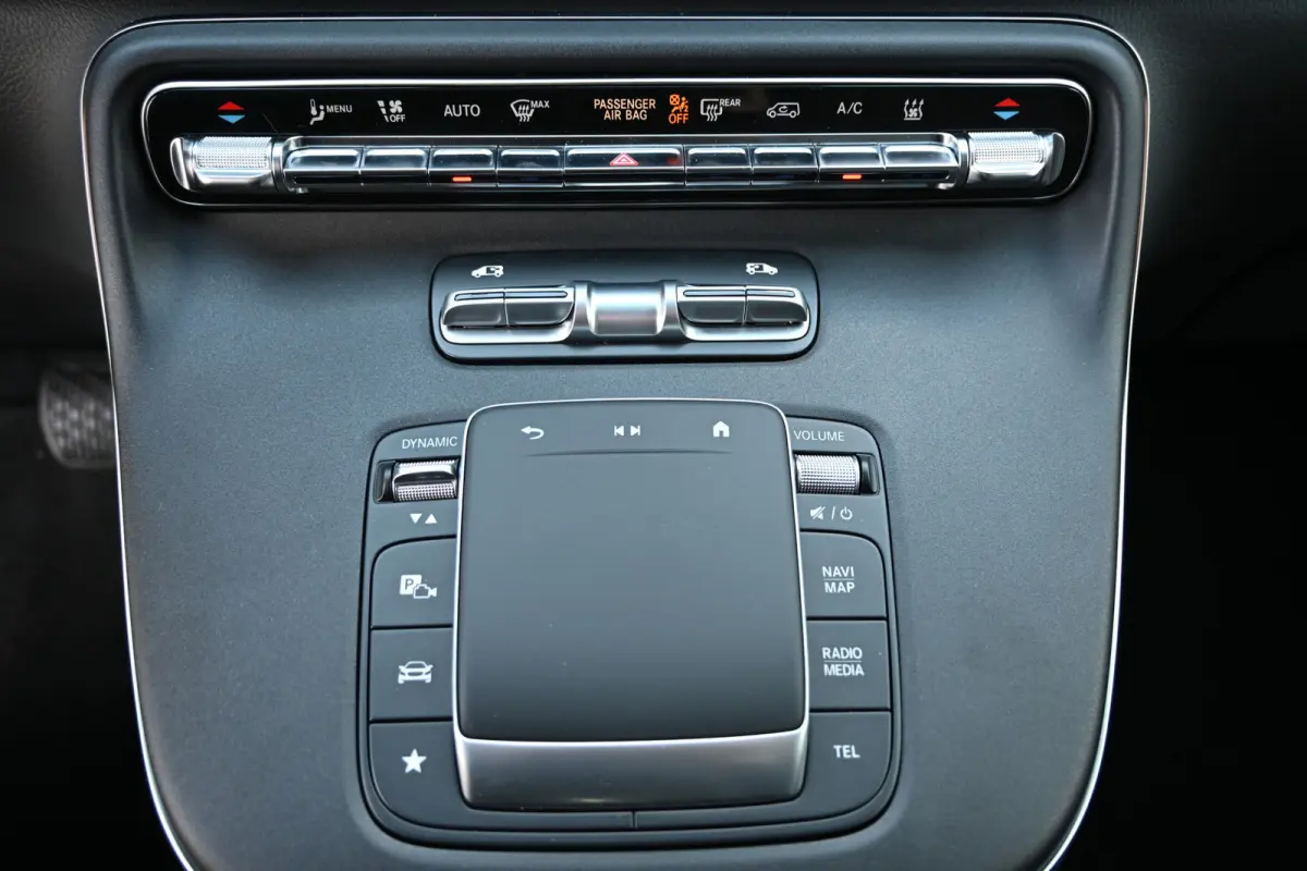 300 L2 Avantgarde 90 kWh Excl BTW, Luchtvering, Distronic