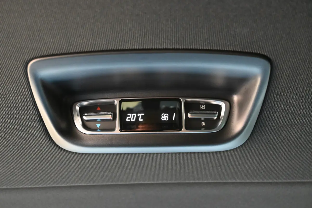 300 L2 Avantgarde 90 kWh Excl BTW, Luchtvering, Distronic