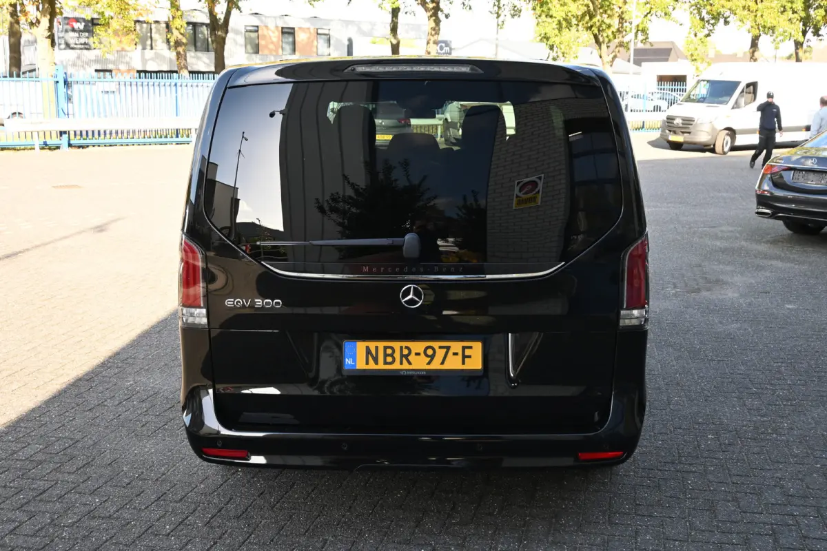 300 L2 Avantgarde 90 kWh Excl BTW, Luchtvering, Distronic