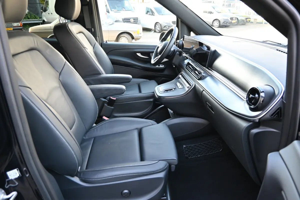 300 L2 Avantgarde 90 kWh Excl BTW, Luchtvering, Distronic