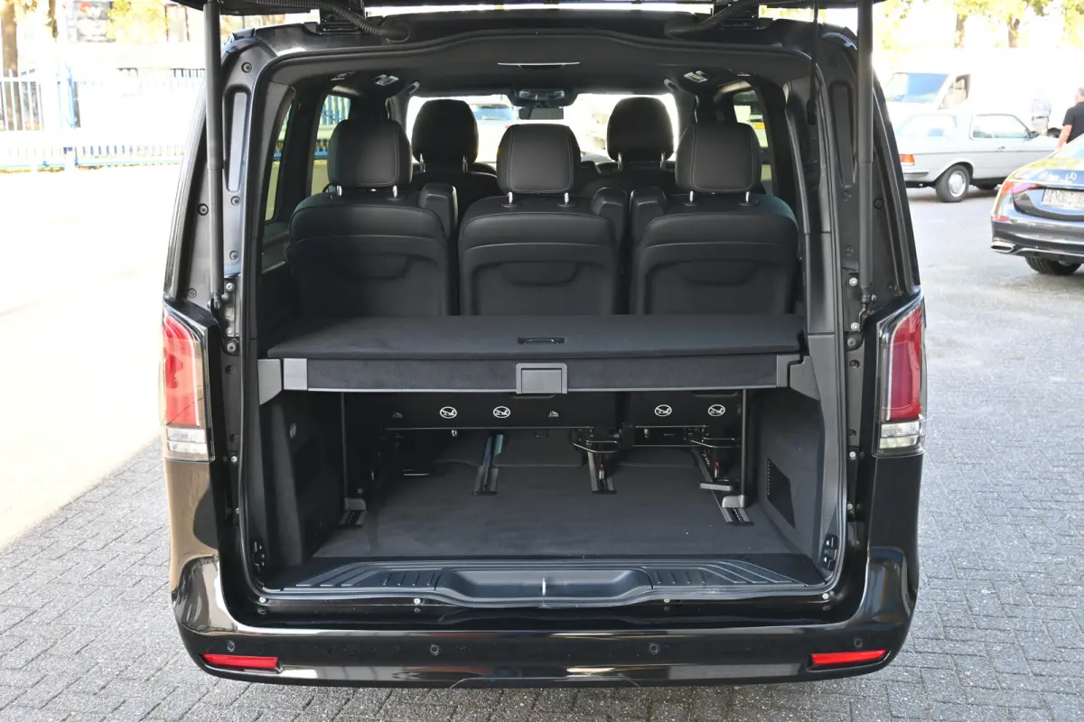 300 L2 Avantgarde 90 kWh Excl BTW, Luchtvering, Distronic
